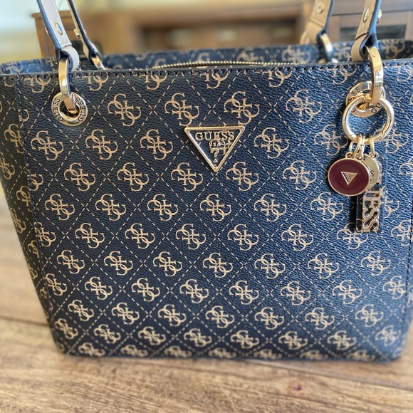 Guess Handbag NWOT Released 2024 - Picture 9 of 15